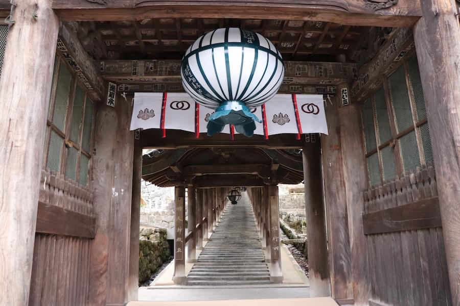 重要文化財である長谷寺登廊の入り口