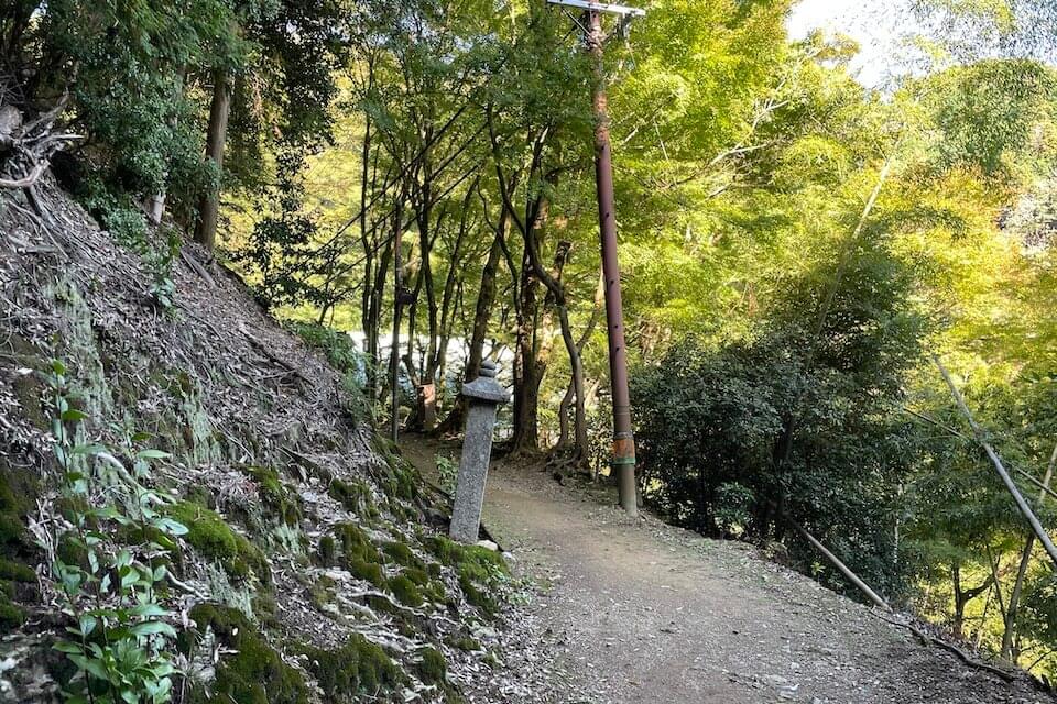 上醍醐の建物が見えてきた様子